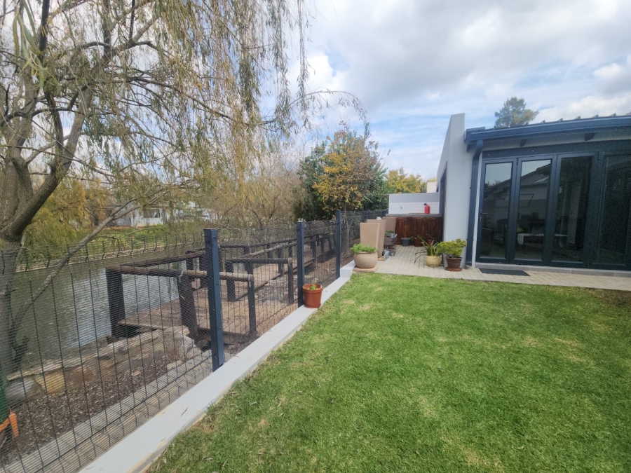 To Let 2 Bedroom Property for Rent in Ifafi North West